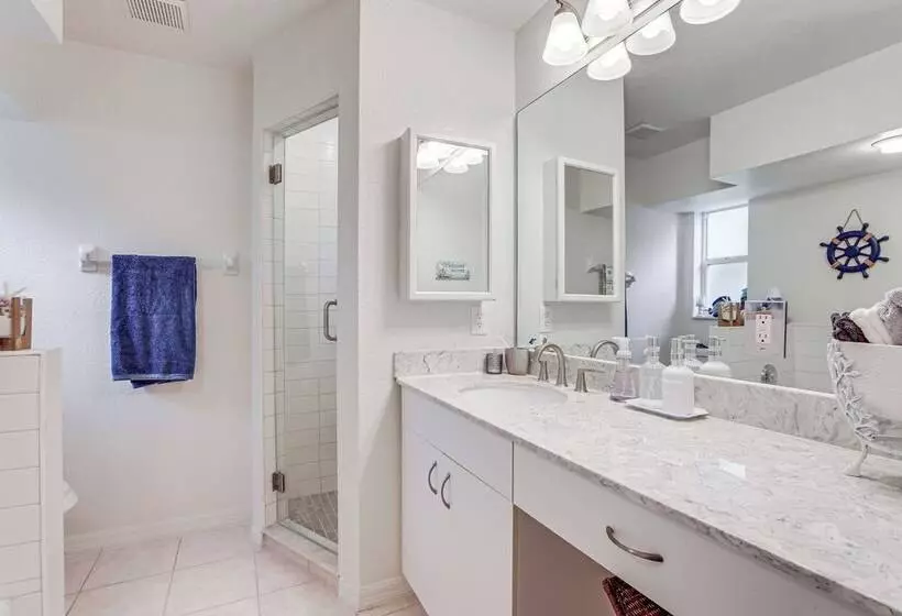 North Port Home W/ Lanai & Pool   8 Mi To Beach!