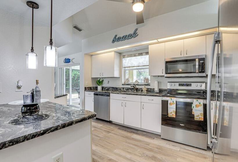 North Port Home W/ Lanai & Pool   8 Mi To Beach!