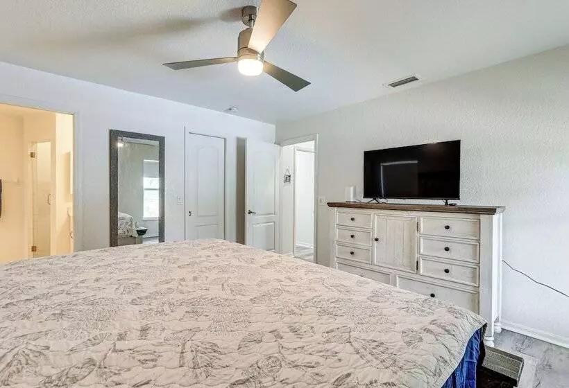 North Port Home W/ Lanai & Pool   8 Mi To Beach!