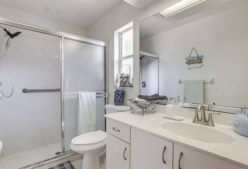 North Port Home W/ Lanai & Pool   8 Mi To Beach!