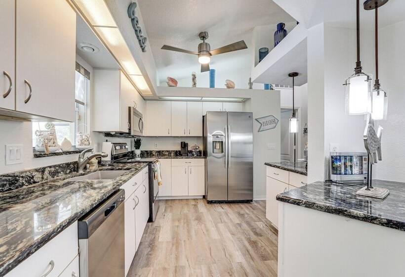 North Port Home W/ Lanai & Pool 8 Mi To Beach!