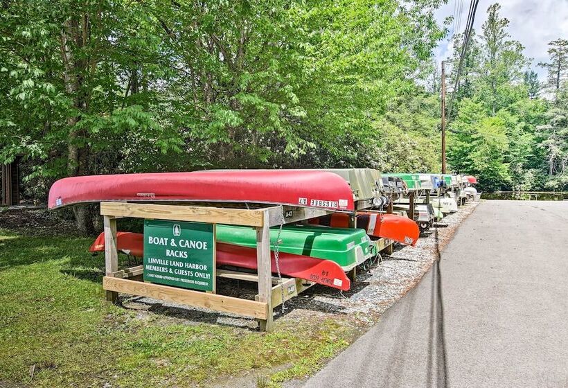 10 Mi To Slopes: Peaceful Newland Home W/ Balcony!