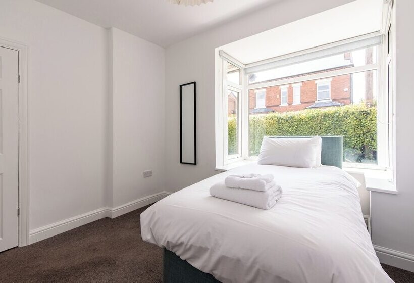 פנסיון Gertrude House