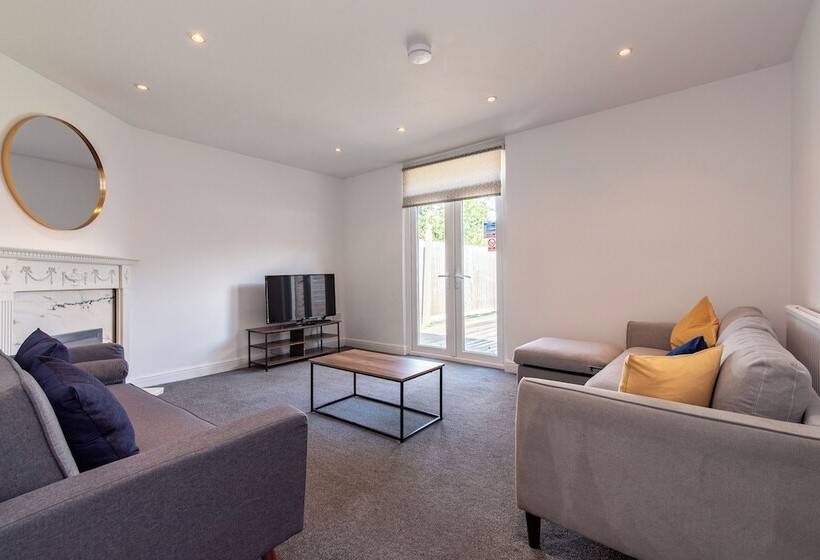 פנסיון Gertrude House