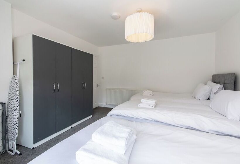 פנסיון Gertrude House