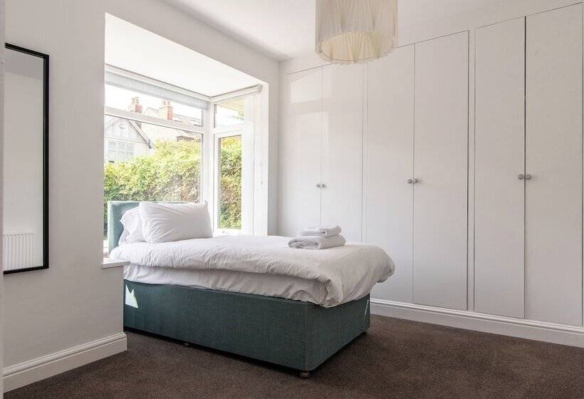 פנסיון Gertrude House