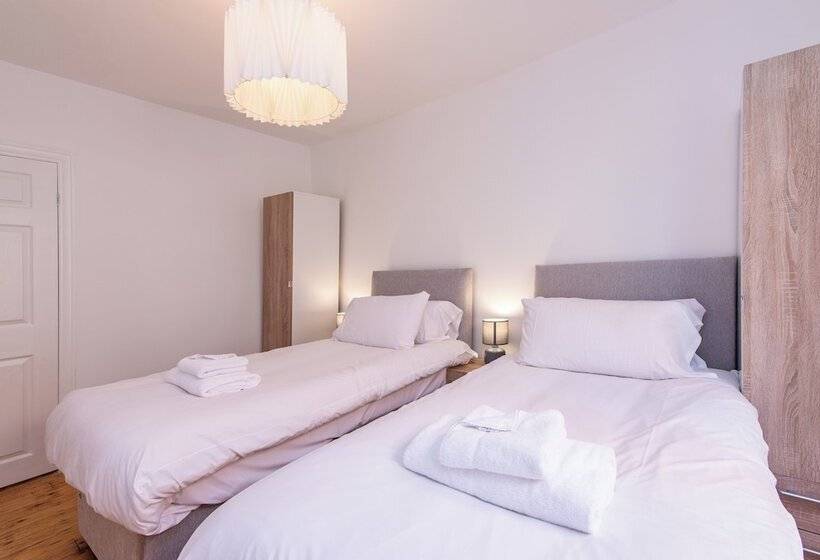 פנסיון Gertrude House