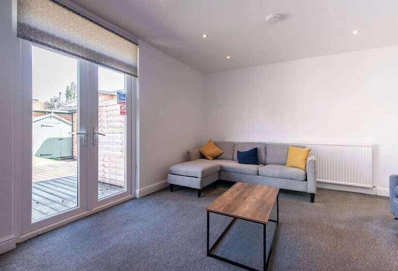 פנסיון Gertrude House