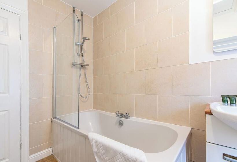 פנסיון Gertrude House