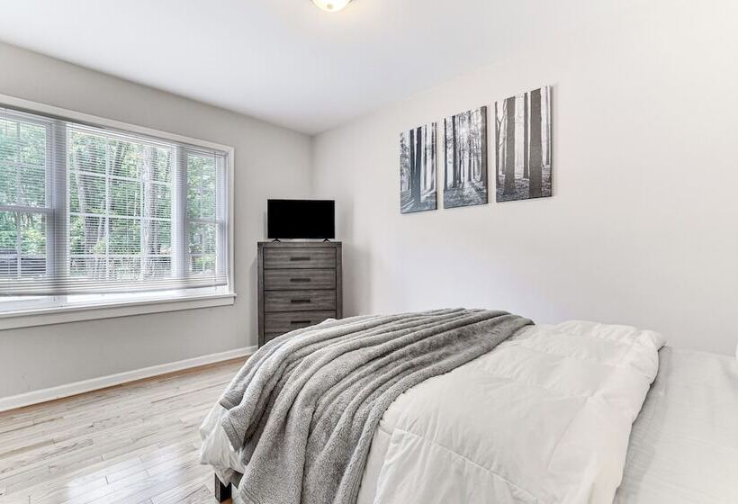 Pocono Summit Home W/ Hot Tub ~ 4 Mi To Kalahari!