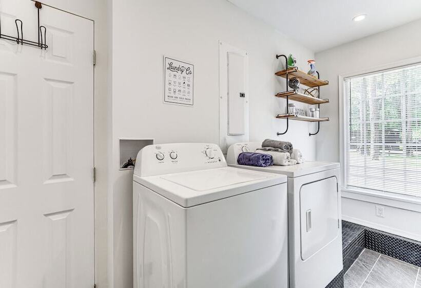 Pocono Summit Home W/ Hot Tub ~ 4 Mi To Kalahari!