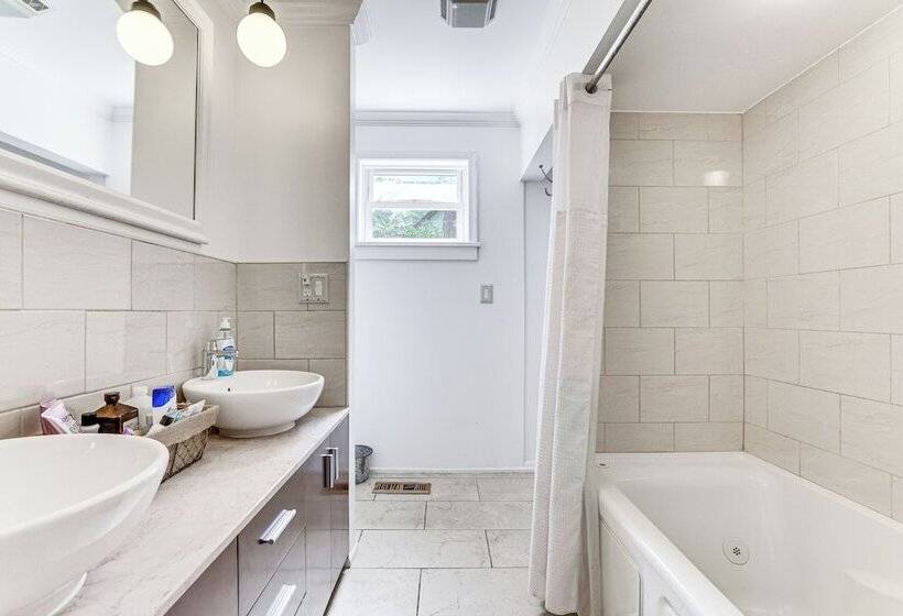 Pocono Summit Home W/ Hot Tub ~ 4 Mi To Kalahari!