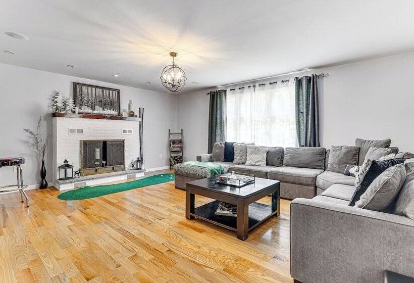 Pocono Summit Home W/ Hot Tub ~ 4 Mi To Kalahari!