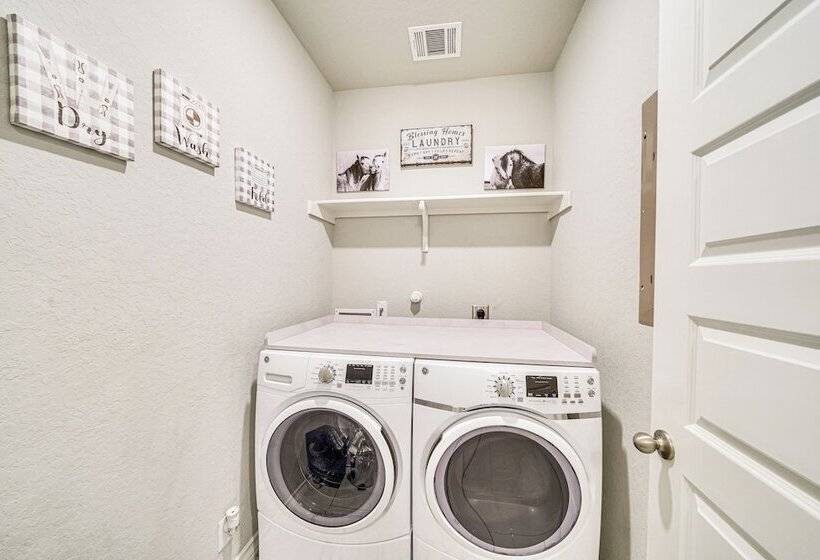 19 Mi To San Antonio River Walk: Home W/ Grill!