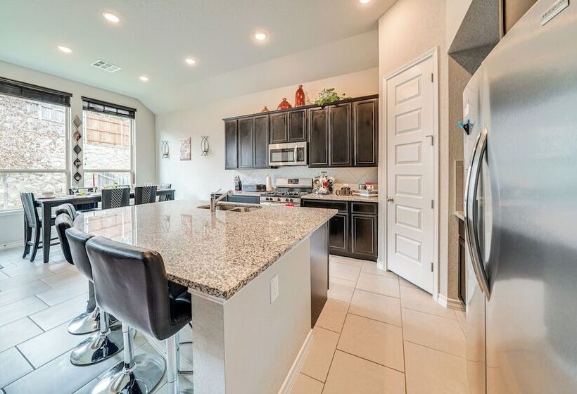 19 Mi To San Antonio River Walk: Home W/ Grill!