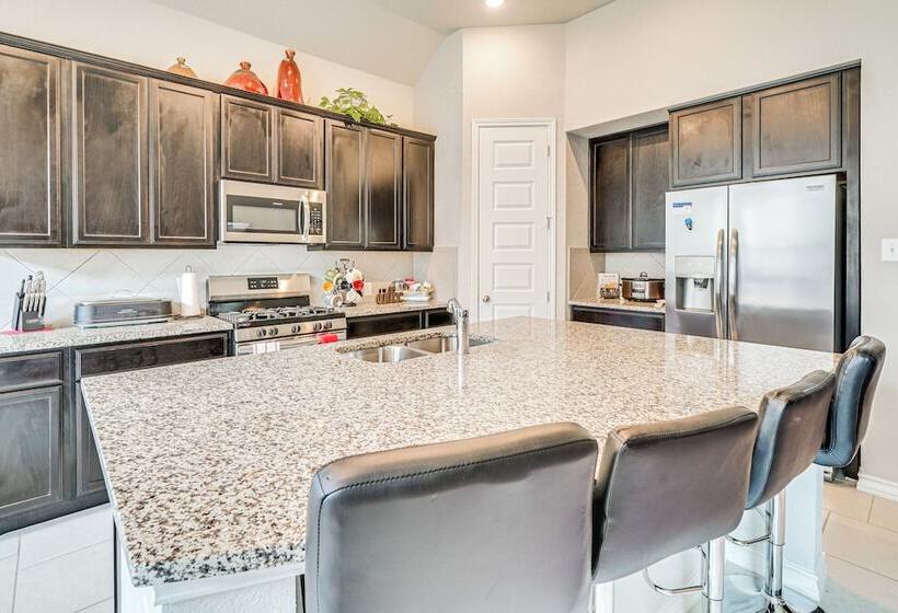 19 Mi To San Antonio River Walk: Home W/ Grill!