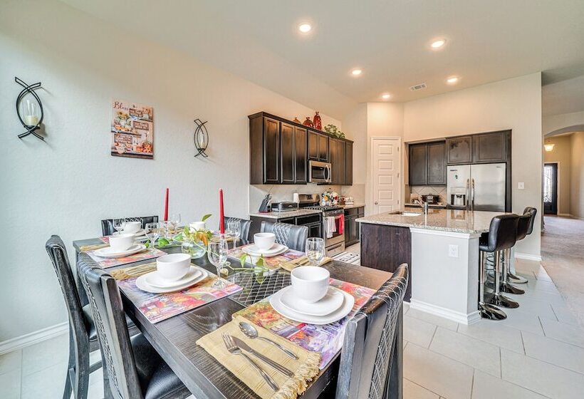 19 Mi To San Antonio River Walk: Home W/ Grill!