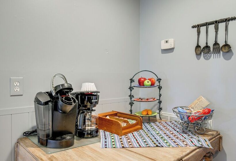 Sevierville Home W/ Mountain & Countryside Views