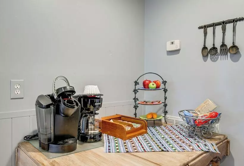 Sevierville Home W/ Mountain & Countryside Views