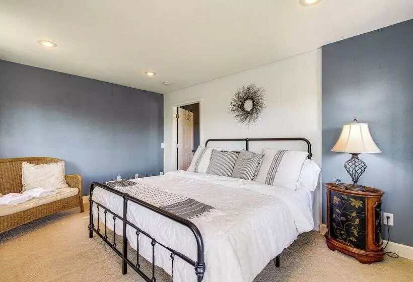 Sevierville Home W/ Mountain & Countryside Views