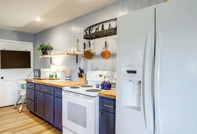 Sevierville Home W/ Mountain & Countryside Views