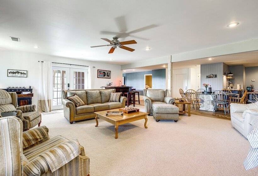 Sevierville Home W/ Mountain & Countryside Views