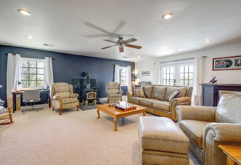 Sevierville Home W/ Mountain & Countryside Views