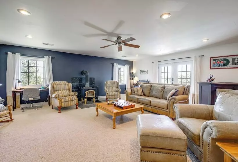 Sevierville Home W/ Mountain & Countryside Views