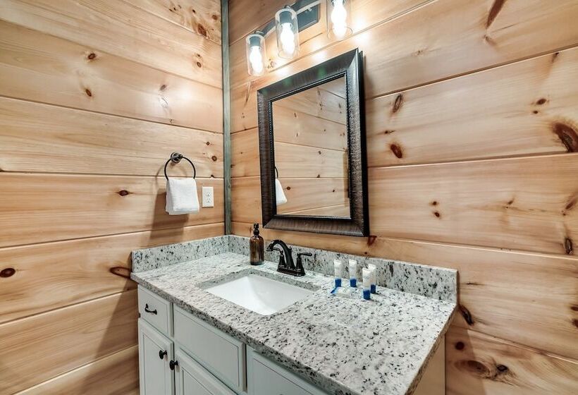 Smoky Horizon By Avantstay Views + Game Room, Hot Tub & Movie Theater!