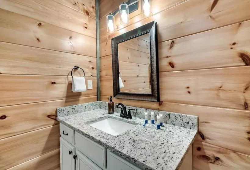 Smoky Horizon By Avantstay Views + Game Room, Hot Tub & Movie Theater!