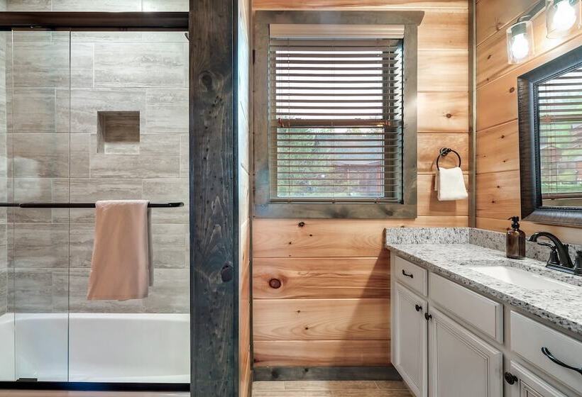 Smoky Horizon By Avantstay Views + Game Room, Hot Tub & Movie Theater!