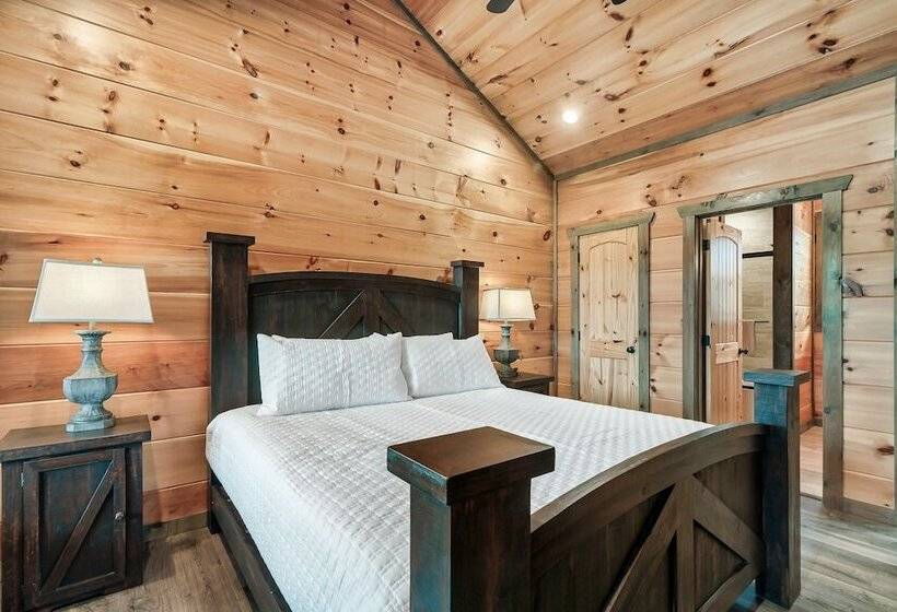 Smoky Horizon By Avantstay Views + Game Room, Hot Tub & Movie Theater!