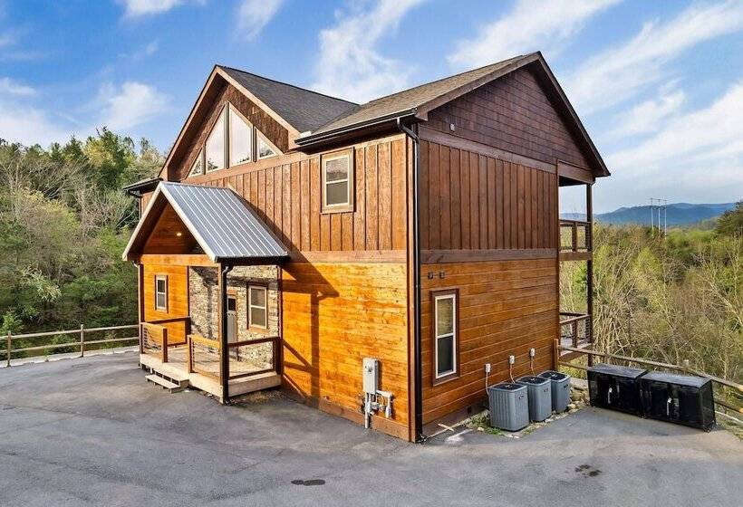 Smoky Horizon By Avantstay Views + Game Room, Hot Tub & Movie Theater!