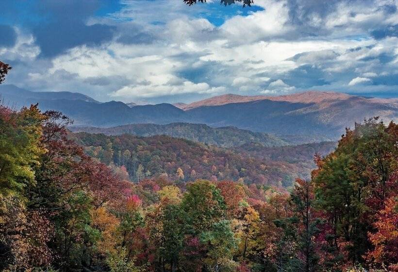 Smoky Horizon By Avantstay Views + Game Room, Hot Tub & Movie Theater!