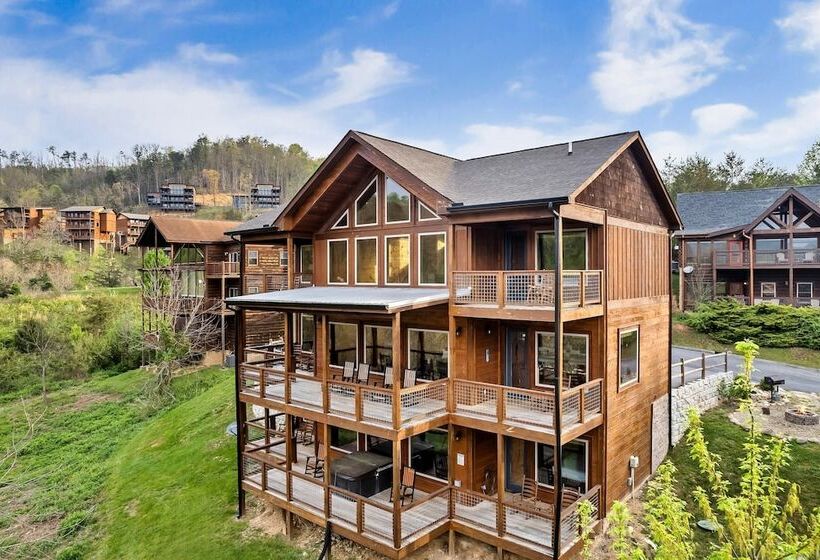 Smoky Horizon By Avantstay Views + Game Room, Hot Tub & Movie Theater!