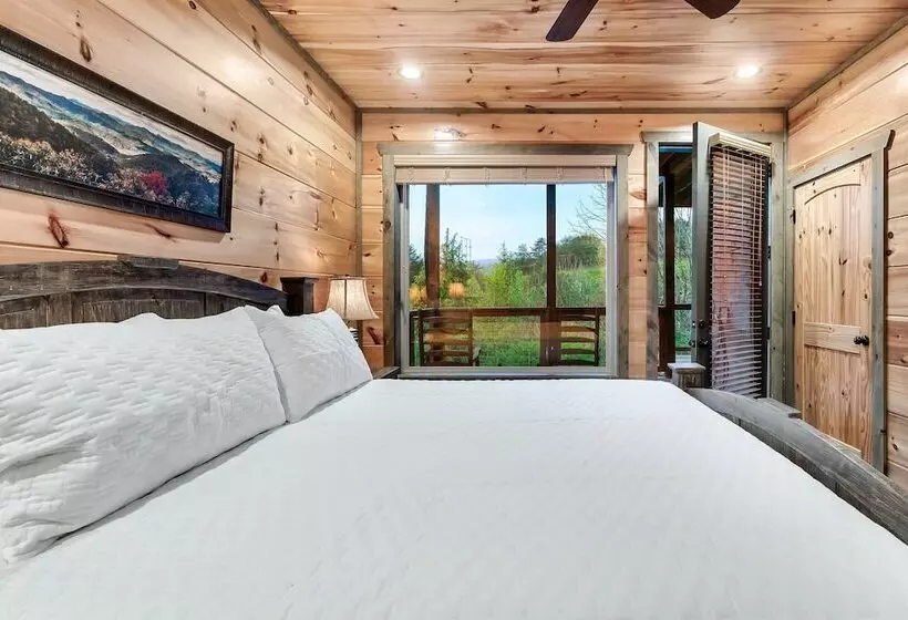 Smoky Horizon By Avantstay Views + Game Room, Hot Tub & Movie Theater!