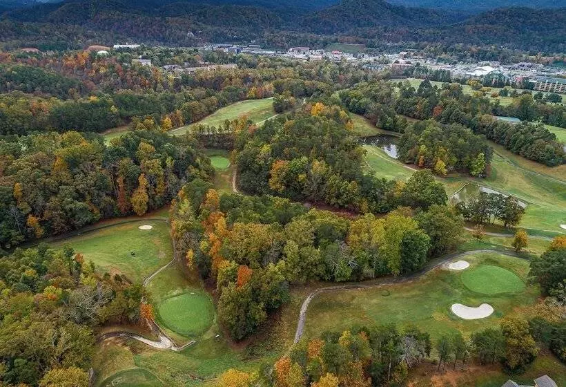 Smoky Horizon By Avantstay Views + Game Room, Hot Tub & Movie Theater!