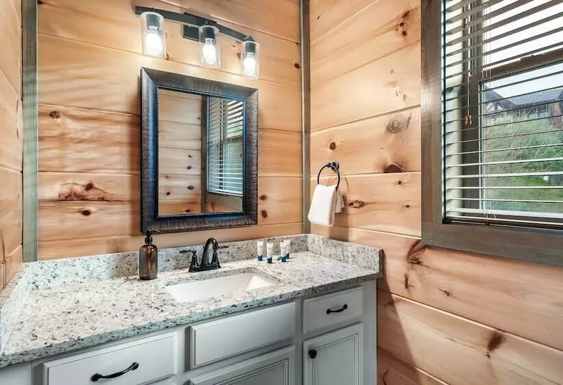 Smoky Horizon By Avantstay Views + Game Room, Hot Tub & Movie Theater!