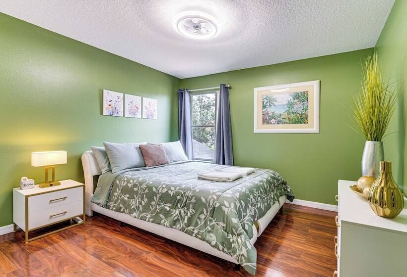 10 Mi To Parks: Spacious Kissimmee Home W/ Lanai!