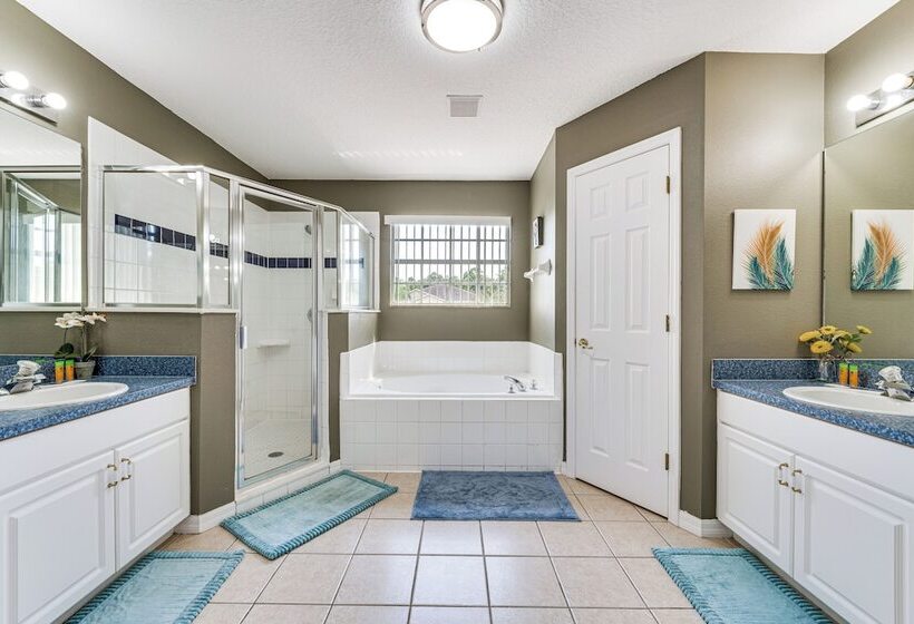 10 Mi To Parks: Spacious Kissimmee Home W/ Lanai!