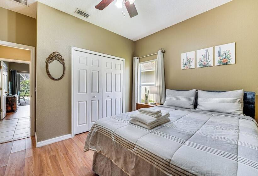 10 Mi To Parks: Spacious Kissimmee Home W/ Lanai!