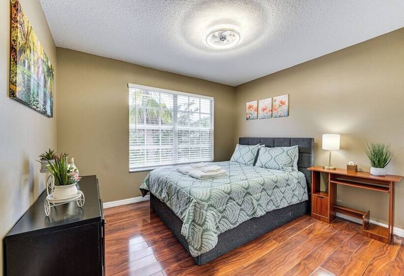 10 Mi To Parks: Spacious Kissimmee Home W/ Lanai!