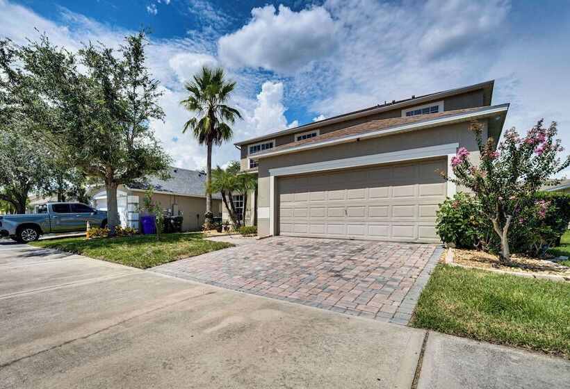 10 Mi To Parks: Spacious Kissimmee Home W/ Lanai!