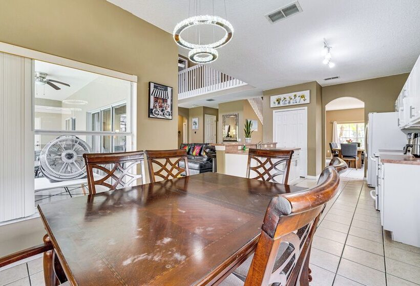 10 Mi To Parks: Spacious Kissimmee Home W/ Lanai!