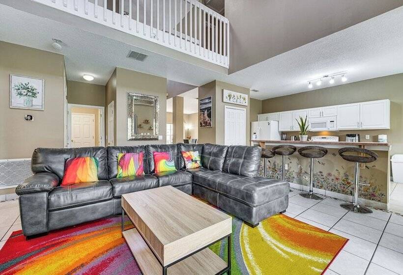 10 Mi To Parks: Spacious Kissimmee Home W/ Lanai!