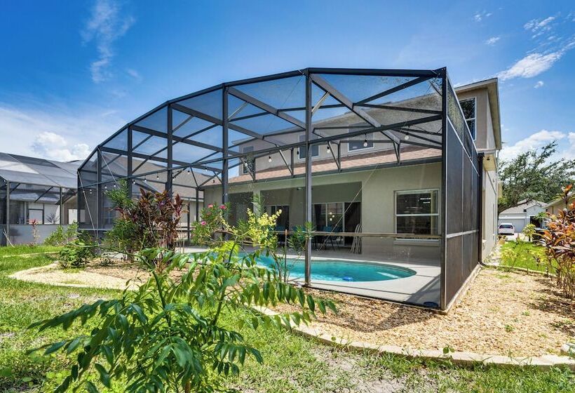 10 Mi To Parks: Spacious Kissimmee Home W/ Lanai!