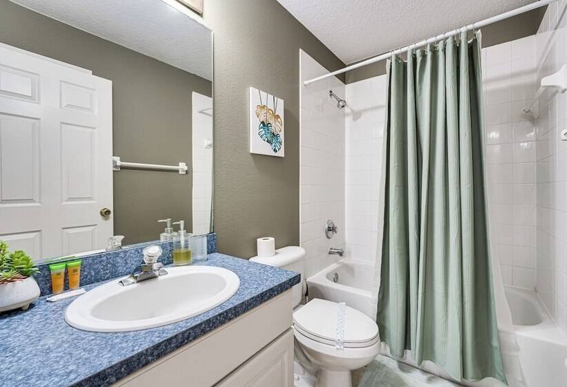 10 Mi To Parks: Spacious Kissimmee Home W/ Lanai!