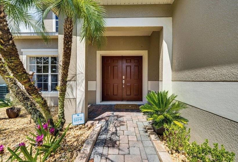 10 Mi To Parks: Spacious Kissimmee Home W/ Lanai!