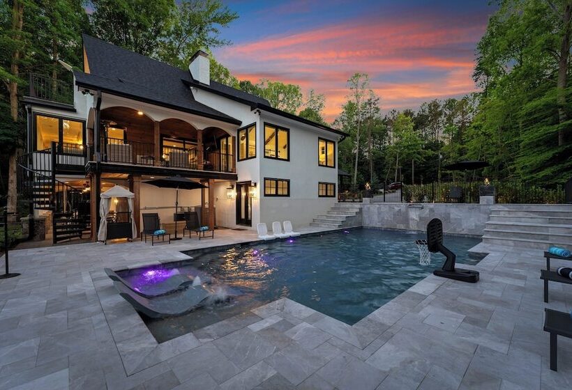 Take It To The Bank! By Avantstay New Pool + Hot Tub Sleeps 16