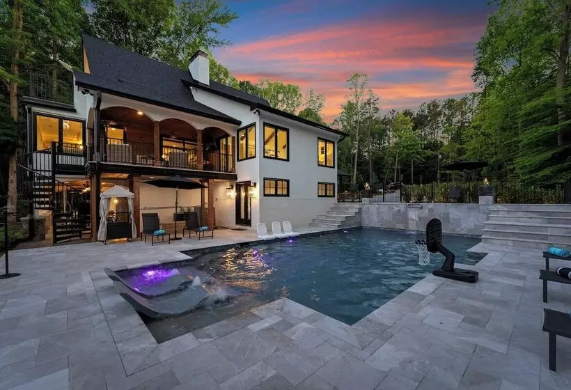 Take It To The Bank! By Avantstay New Pool + Hot Tub Sleeps 16